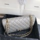 Replica Borsa con patta classica in pelle di vitello granulata A1112 Grigio