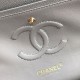 Replica Borsa con patta classica in pelle di vitello granulata A1112 Grigio