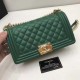 Replica Le Boy Medium Borsa in pelle vellutata Classic Flap verde