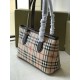 Replica Burberry Borsa con manico in PVC Caffè