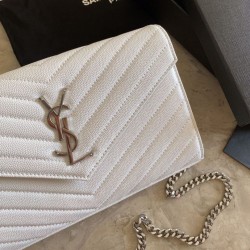 Replica Portafoglio a catena busta con monogramma YSL Saint Laurent in pelle martellata bianco Replica Portafoglio a catena busta con monogramma YSL Saint Laurent in pelle martellata bianco
