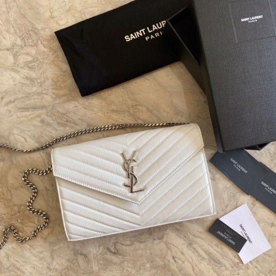 Replica Portafoglio a catena busta con monogramma YSL Saint Laurent in pelle martellata bianco