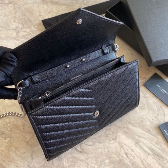 Replica Portafoglio con catena YSL Saint Laurent con busta a catena in pelle martellata nero argento hardware