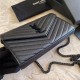 Replica Portafoglio con catena YSL Saint Laurent con busta a catena in pelle martellata nera nera hardware