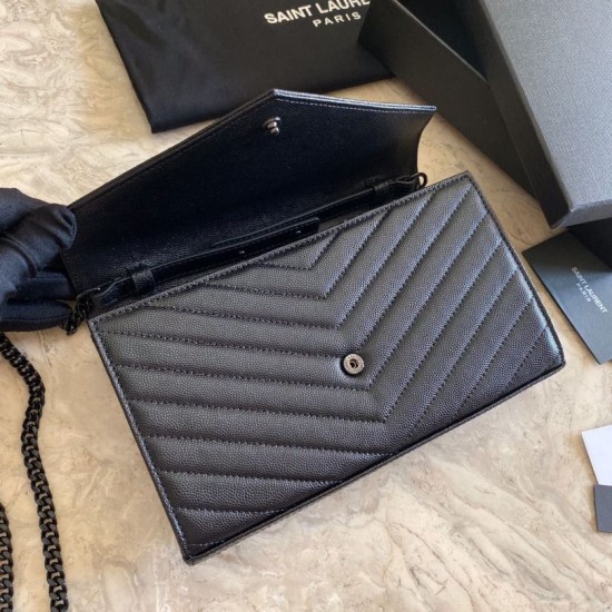 Replica Portafoglio con catena YSL Saint Laurent con busta a catena in pelle martellata nera nera hardware