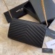 Replica Portafoglio con catena YSL Saint Laurent con busta a catena in pelle martellata Hardware nero oro