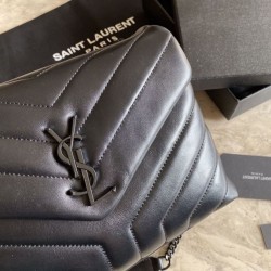 Replica Borsa a tracolla Monogram con busta lunga YSL Saint Laurent Nera