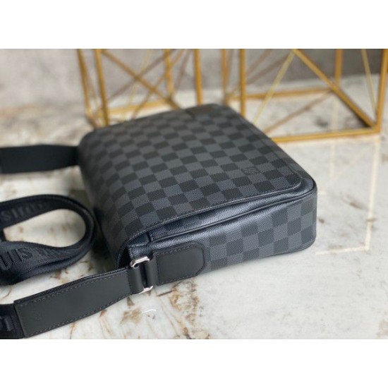 Replica Borsa Louis Vuitton District PM Damier Grafite N42710