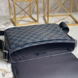Replica Borsa Louis Vuitton District PM Damier Grafite N42710