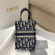 Replica Dior Mini Book Tote Phone Borsa con ricamo Dior Oblique blu