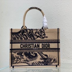 Replica Dior Medium Book Tote Macro Toile de Jouy Borsa con ricamo tigre