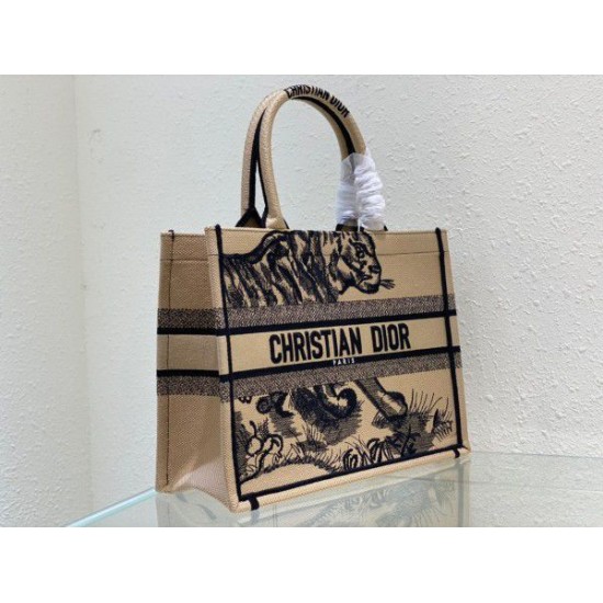 Replica Dior Medium Book Tote Macro Toile de Jouy Borsa con ricamo tigre