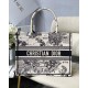 Replica Borsa tote media Dior Book Toile de Jouy Zodiac ricamo bianco