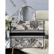 Replica Borsa tote media Dior Book Toile de Jouy Zodiac ricamo bianco
