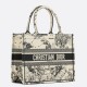 Replica Borsa tote media Dior Book Toile de Jouy Zodiac ricamo bianco