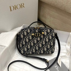 Replica Borsa Dior 30 Montaigne Box Dior Oblique Jacquard Blu Replica Borsa Dior 30 Montaigne Box Dior Oblique Jacquard Blu