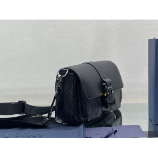 Replica Dior Hit the Road CD Diamond Canvas Messenger Borsa da uomo nera Replica Dior Hit the Road CD Diamond Canvas Messenger Borsa da uomo nera