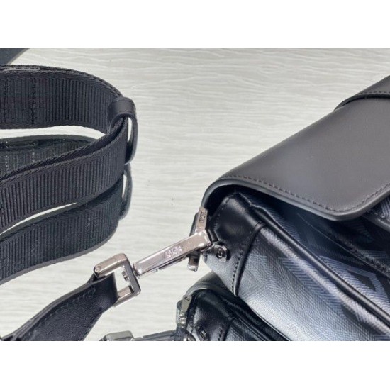 Replica Dior Hit the Road CD Diamond Canvas Messenger Borsa da uomo nera Replica Dior Hit the Road CD Diamond Canvas Messenger Borsa da uomo nera