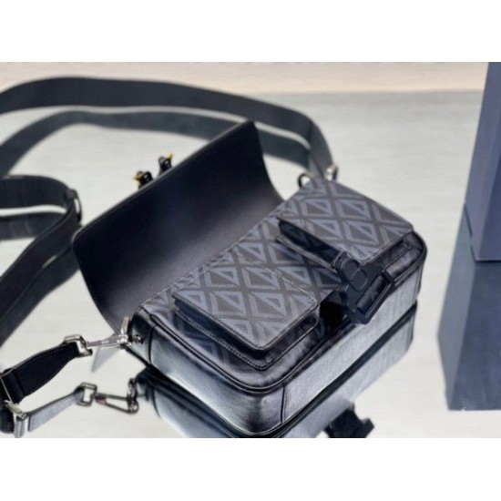 Replica Dior Hit the Road CD Diamond Canvas Messenger Borsa da uomo nera Replica Dior Hit the Road CD Diamond Canvas Messenger Borsa da uomo nera