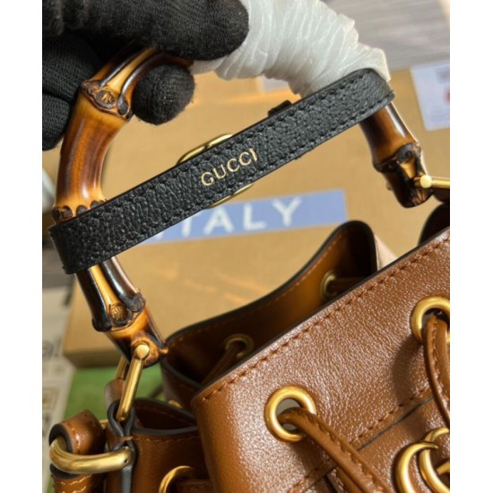 Replica Borsa a secchiello piccola Gucci Diana 724652 Caffè