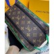 Replica Borsa da toilette Louis Vuitton Dopp Kit M46253 verde