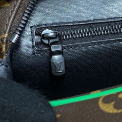 Replica Borsa da toilette Louis Vuitton Dopp Kit M46253 verde