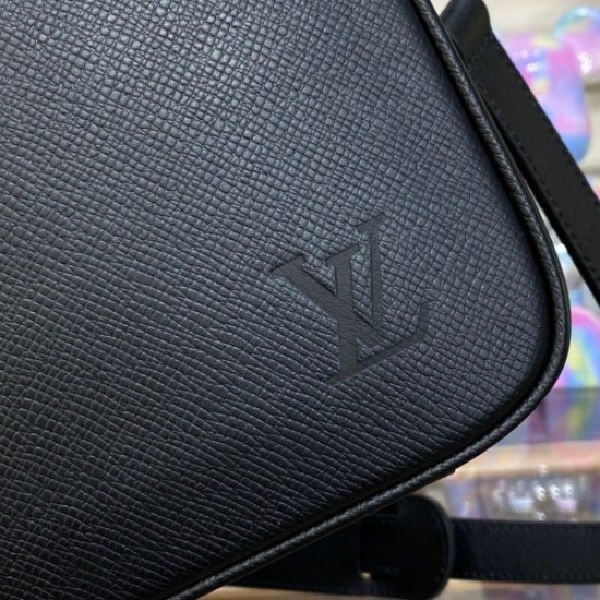 Replica Louis Vuitton Porte-Documents Business In Pelle Taiga M33441 Replica Louis Vuitton Porte-Documents Business In Pelle Taiga M33441