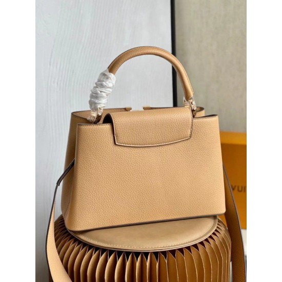 Replica Borsa MM Louis Vuitton Capucines In Pelle Taurillon M59227
