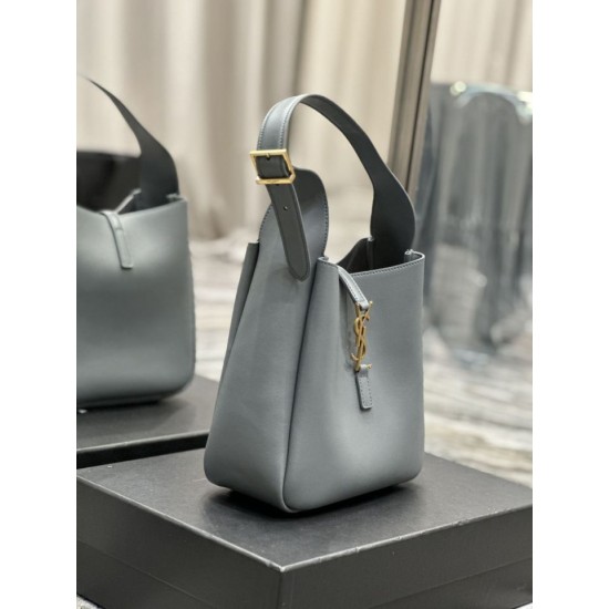 Replica YSL Saint Laurent Le 5 À 7 Cassandre Hobo Secchiello Piccola Borsa Morbida Pelle Liscia Grigia Replica YSL Saint Laurent Le 5 À 7 Cassandre Hobo Secchiello Piccola Borsa Morbida Pelle Liscia Grigia
