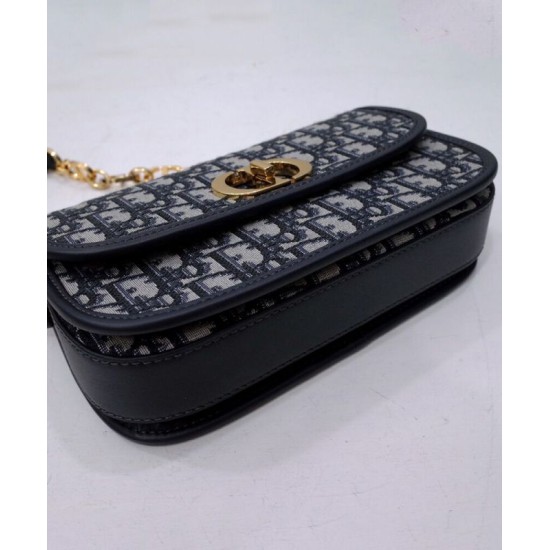 Replica Borsa Christian Dior 30 Montaigne Avenue Blu scuro Replica Borsa Christian Dior 30 Montaigne Avenue Blu scuro