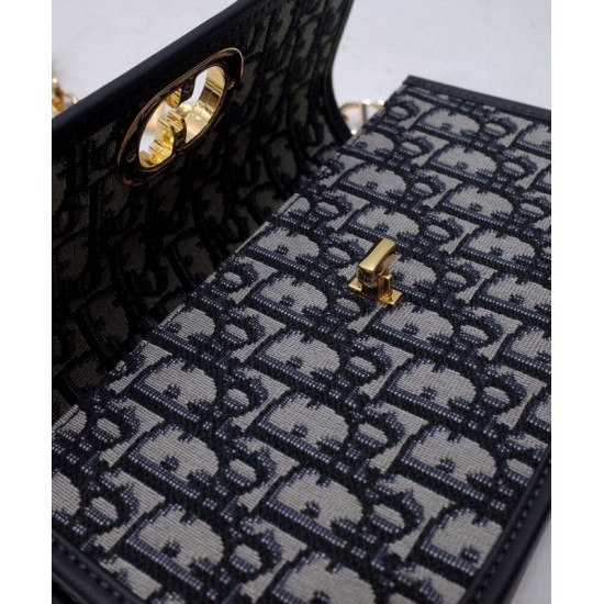 Replica Borsa Christian Dior 30 Montaigne Avenue Blu scuro Replica Borsa Christian Dior 30 Montaigne Avenue Blu scuro