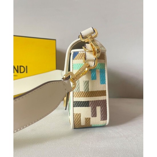 Replica Borsa Fendi Baguette 8BR600 Crema