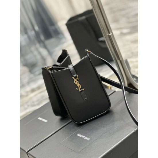 Replica YSL Saint Laurent Le 5 A 7 Mini verticale in pelle conciata al vegetale nera