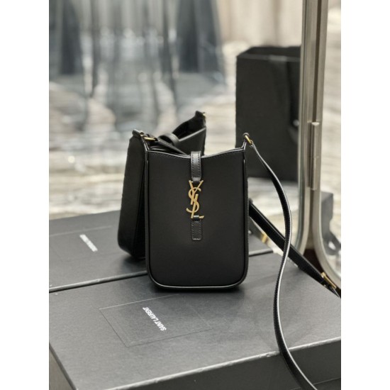 Replica YSL Saint Laurent Le 5 A 7 Mini verticale in pelle conciata al vegetale nera