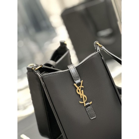 Replica YSL Saint Laurent Le 5 A 7 Mini verticale in pelle conciata al vegetale nera