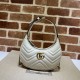 Replica Mini borsa a forma di mezzaluna Gucci GG Marmont 699514 bianca