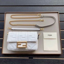 Replica Borsa Fendi Mini Baguette Motivo FF Bianca