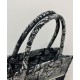 Replica Christian Dior Medium Dior Book Tote Borsa con motivo Plan de Paris ricamato nera