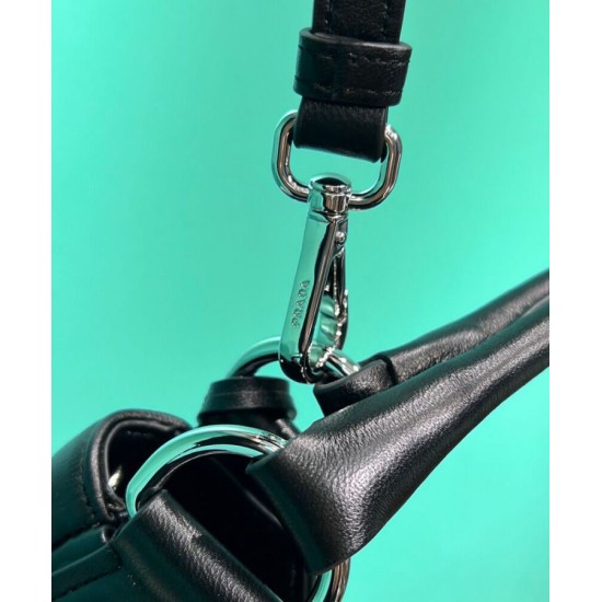 Replica Borsa Prada Moon imbottita in nappa 1BA381 nera Replica Borsa Prada Moon imbottita in nappa 1BA381 nera
