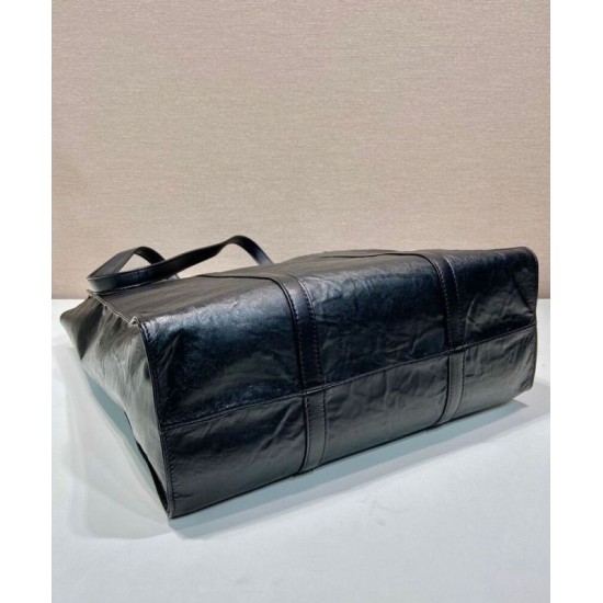 Replica Borsa tote media in pelle nappa anticata Prada 1BG587 nera