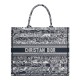 Replica Borsa a mano Christian Dior grande con libro blu scuro Replica Borsa a mano Christian Dior grande con libro blu scuro