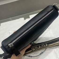 Replica Borsa Triangolo Prada Saffiano Nera