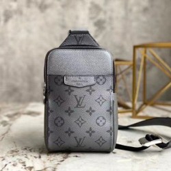 Replica Borsa a tracolla da esterno Louis Vuitton Taiga M30833