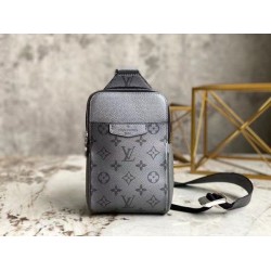 Replica Borsa a tracolla da esterno Louis Vuitton Taiga M30833