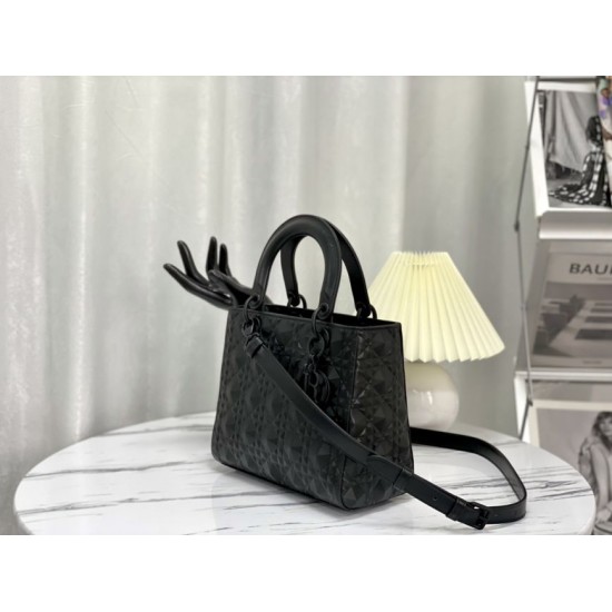 Replica Christian Dior Borsa Lady Dior My Abcdior media in pelle di vitello Cannage nera con motivo diamante Replica Christian Dior Borsa Lady Dior My Abcdior media in pelle di vitello Cannage nera con motivo diamante