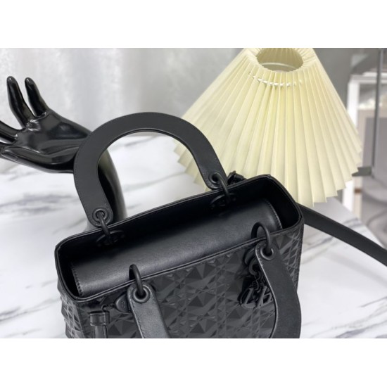 Replica Christian Dior Borsa Lady Dior My Abcdior media in pelle di vitello Cannage nera con motivo diamante Replica Christian Dior Borsa Lady Dior My Abcdior media in pelle di vitello Cannage nera con motivo diamante