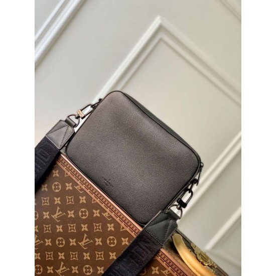 Replica Borsa Louis Vuitton Fastline Messenger LV Aerogram M22482 Nera Replica Borsa Louis Vuitton Fastline Messenger LV Aerogram M22482 Nera