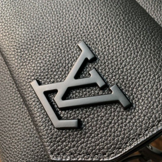 Replica Borsa Louis Vuitton Fastline Messenger LV Aerogram M22482 Nera Replica Borsa Louis Vuitton Fastline Messenger LV Aerogram M22482 Nera
