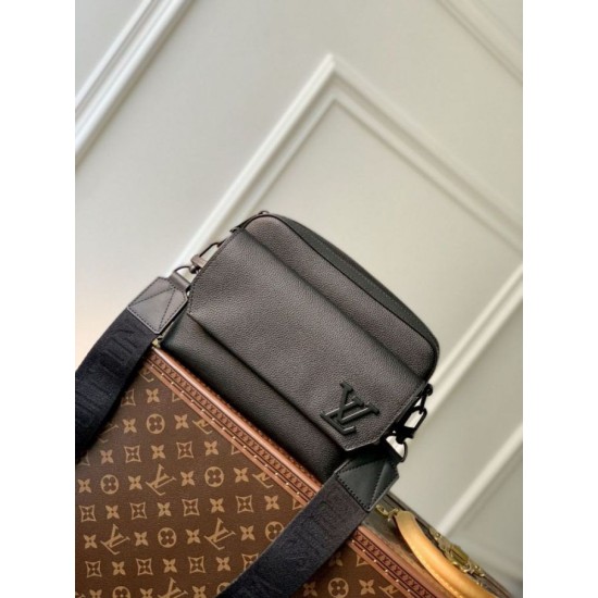 Replica Borsa Louis Vuitton Fastline Messenger LV Aerogram M22482 Nera Replica Borsa Louis Vuitton Fastline Messenger LV Aerogram M22482 Nera