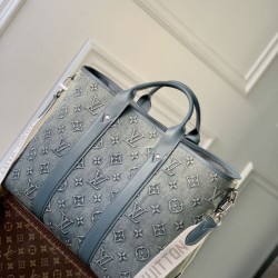 Replica Borsa tote Louis Vuitton M22537 LV Weekend NM blu denim lavato